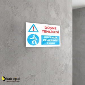 Düşme Tehlikesi – Güvenlik Kemerinizi Takın İş Güvenliği (İSG) Dekota Uyarı Levhası A4